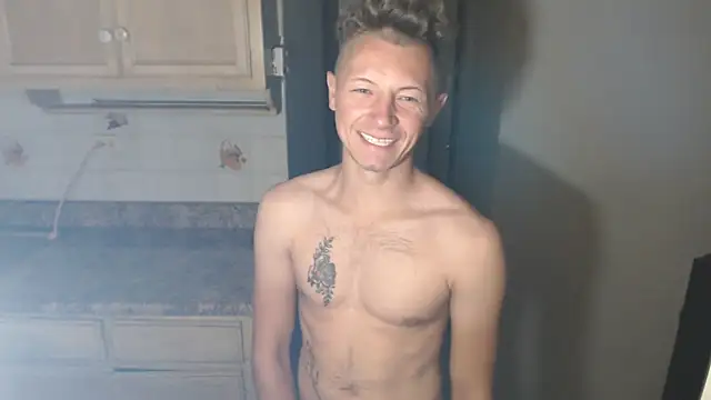 Snapshot of BlondZilla chatting on November 8, 7:08 am BlondZilla online show from November 8, 7:08 am