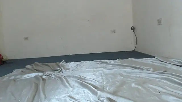 Snapshot of BlondZilla chatting on November 12, 3:51 am BlondZilla online show from November 12, 3:51 am