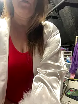 Snapshot of bigb00tycass chatting on December 17, 4:46 pm bigb00tycass online show from December 17, 4:46 pm