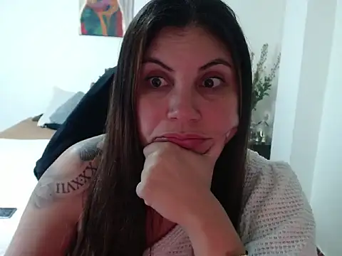 Snapshot of Secret_Bella chatting on October 12, 11:42 am Secret Bella online show from October 12, 11:42 am