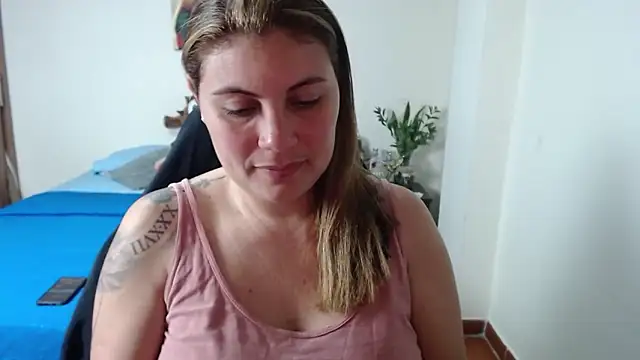 Snapshot of Secret_Bella chatting on November 18, 11:25 am Secret Bella online show from November 18, 11:25 am