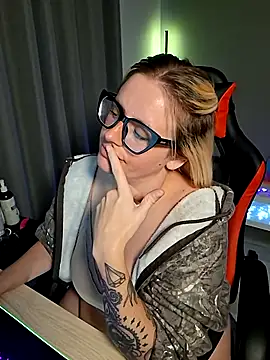 Snapshot of Charlies_world chatting on September 13, 7:24 pm Charlies world online show from September 13, 7:24 pm