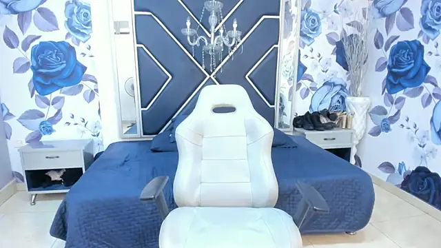 Snapshot of LatinaHoleQueen chatting on September 22, 2:30 pm LatinaHoleQueen online show from September 22, 2:30 pm