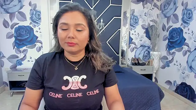 Snapshot of LatinaHoleQueen chatting on October 28, 2:09 pm LatinaHoleQueen online show from October 28, 2:09 pm