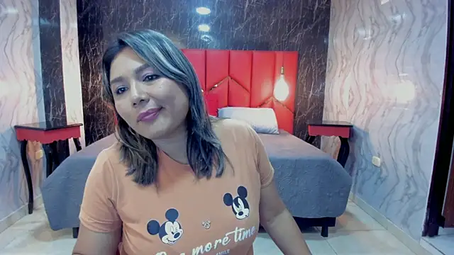 Snapshot of LatinaHoleQueen chatting on November 17, 2:34 pm LatinaHoleQueen online show from November 17, 2:34 pm