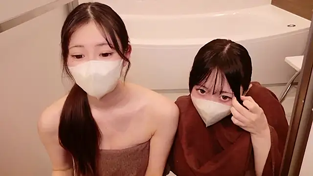 MOEMOE-Q online show from November 4, 7:35 pm