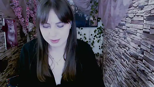 Amanda Bright  online show from September 22, 7:10 am