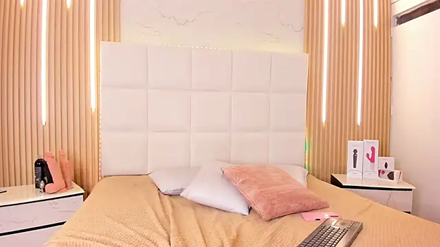 Elody rousse online show from December 1, 12:21 pm