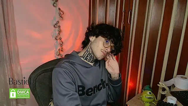 Mihail leroy online show from October 8, 3:04 am