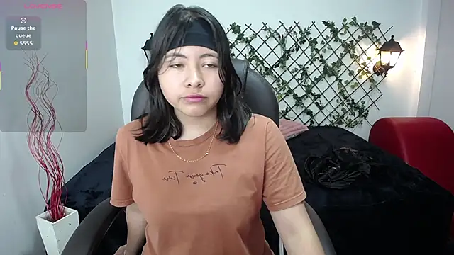 Louisa  clare online show from November 10, 11:59 pm