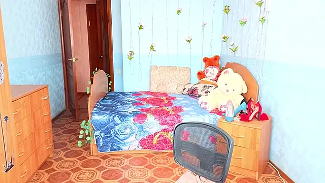 Audrey Aura online show from September 27, 5:01 am