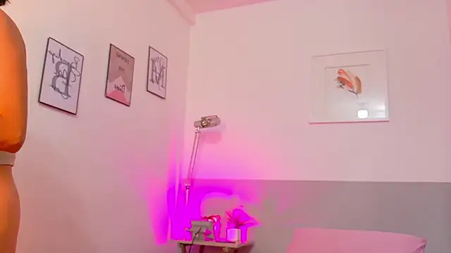 cutepetitee online show from November 7, 7:58 pm