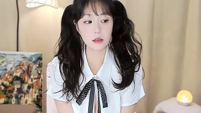 Snapshot of lumi65 chatting on December 14, 7:25 am lumi65 online show from December 14, 7:25 am