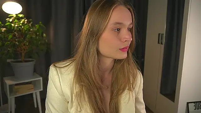 lisa schiele online show from October 3, 8:17 pm