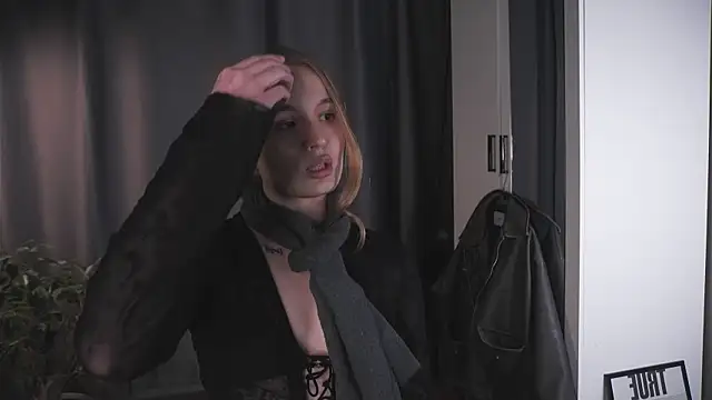 lisa schiele online show from November 16, 8:36 pm