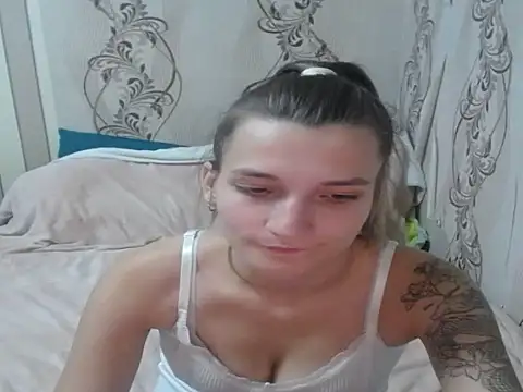 Snapshot of AlissaClark chatting on October 10, 7:13 pm AlissaClark online show from October 10, 7:13 pm