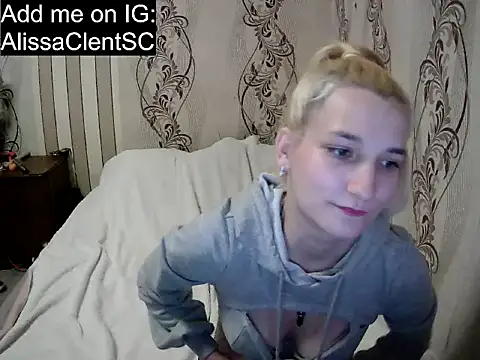 Snapshot of AlissaClark chatting on December 4, 10:18 pm AlissaClark online show from December 4, 10:18 pm