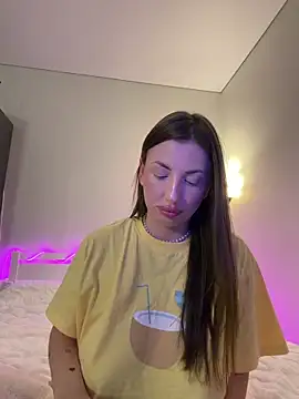 TiffaNoel online show from October 16, 4:30 pm