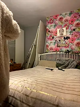 Sassylady online show from December 13, 9:20 pm