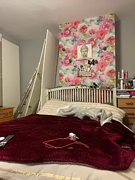 Sassylady online show from December 14, 9:30 pm