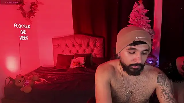 Snapshot of DanteAndVictoria chatting on December 3, 3:03 am DanteAndVictoria online show from December 3, 3:03 am