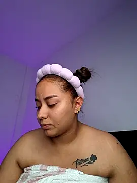 Snapshot of Nicoll_31 chatting on December 16, 12:26 am Nicoll 31 online show from December 16, 12:26 am