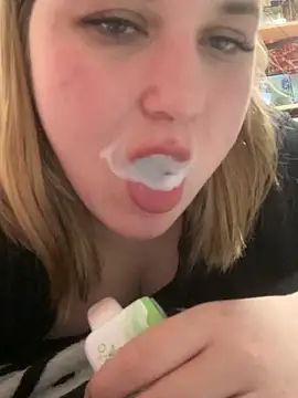 Snapshot of Kemeli008 chatting on September 22, 5:15 pm Kemeli008 online show from September 22, 5:15 pm