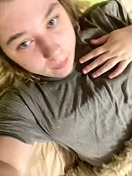 Snapshot of Kemeli008 chatting on October 19, 1:28 am Kemeli008 online show from October 19, 1:28 am