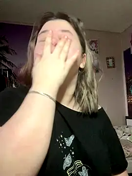 Snapshot of Kemeli008 chatting on October 28, 11:14 am Kemeli008 online show from October 28, 11:14 am