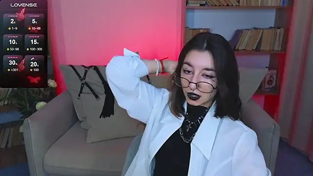 Snapshot of Mistress__Marcelline chatting on September 10, 9:42 am Mistress Marcelline online show from September 10, 9:42 am