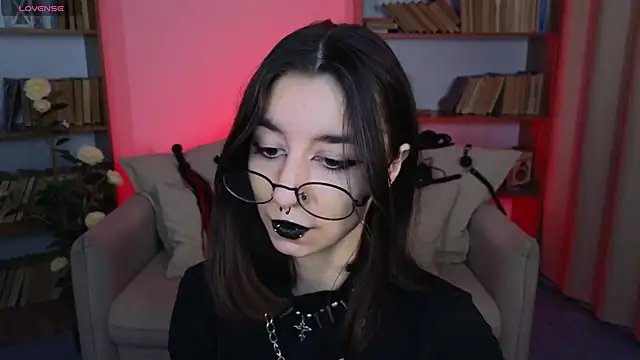 Snapshot of Mistress__Marcelline chatting on September 12, 9:09 am Mistress Marcelline online show from September 12, 9:09 am