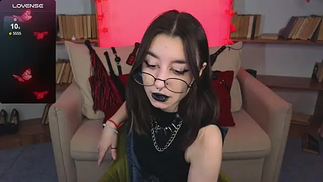 Snapshot of Mistress__Marcelline chatting on September 21, 9:44 am Mistress Marcelline online show from September 21, 9:44 am