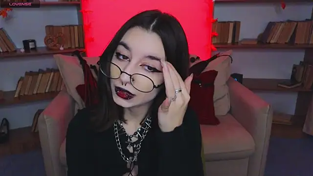 Snapshot of Mistress__Marcelline chatting on September 25, 10:41 am Mistress Marcelline online show from September 25, 10:41 am