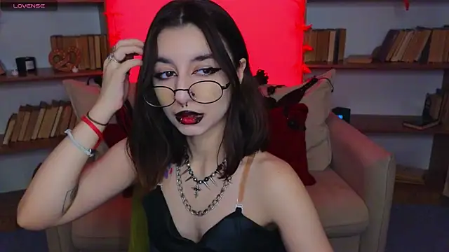 Snapshot of Mistress__Marcelline chatting on September 26, 1:42 am Mistress Marcelline online show from September 26, 1:42 am