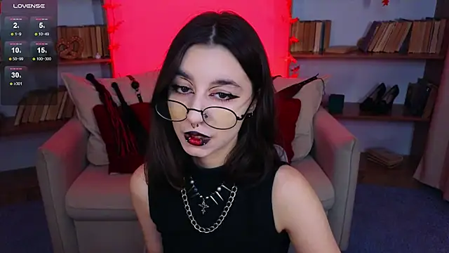 Snapshot of Mistress__Marcelline chatting on October 2, 8:54 am Mistress Marcelline online show from October 2, 8:54 am