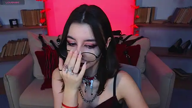 Snapshot of Mistress__Marcelline chatting on October 8, 9:29 am Mistress Marcelline online show from October 8, 9:29 am