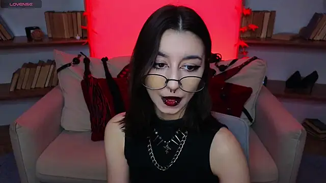 Snapshot of Mistress__Marcelline chatting on October 12, 9:30 am Mistress Marcelline online show from October 12, 9:30 am