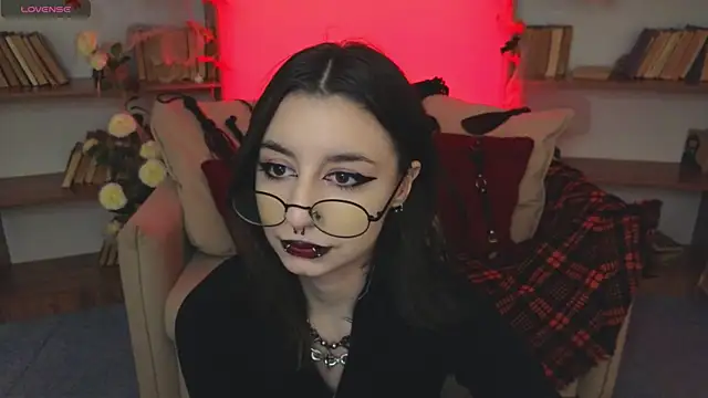 Snapshot of Mistress__Marcelline chatting on October 18, 9:21 am Mistress Marcelline online show from October 18, 9:21 am