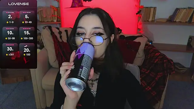 Snapshot of Mistress__Marcelline chatting on October 19, 9:32 am Mistress Marcelline online show from October 19, 9:32 am