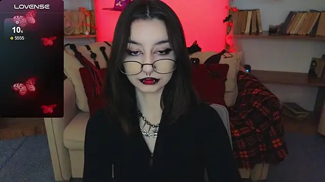 Snapshot of Mistress__Marcelline chatting on October 20, 9:43 am Mistress Marcelline online show from October 20, 9:43 am