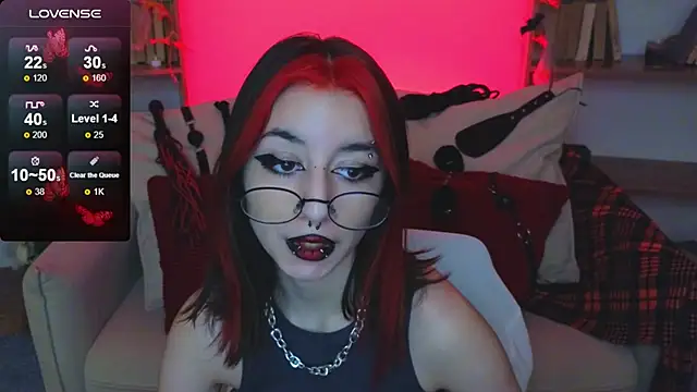 Snapshot of Mistress__Marcelline chatting on October 22, 9:20 am Mistress Marcelline online show from October 22, 9:20 am