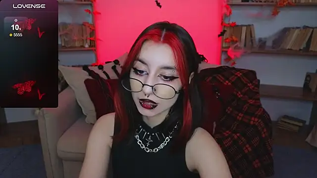 Snapshot of Mistress__Marcelline chatting on October 29, 9:44 am Mistress Marcelline online show from October 29, 9:44 am