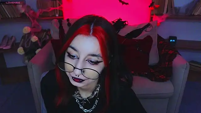 Snapshot of Mistress__Marcelline chatting on October 31, 10:16 am Mistress Marcelline online show from October 31, 10:16 am