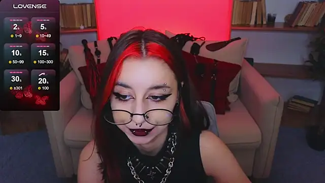 Snapshot of Mistress__Marcelline chatting on November 7, 10:15 am Mistress Marcelline online show from November 7, 10:15 am