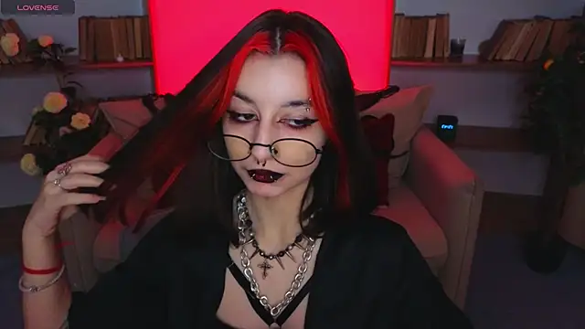 Snapshot of Mistress__Marcelline chatting on November 14, 10:47 am Mistress Marcelline online show from November 14, 10:47 am