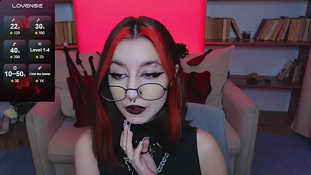 Snapshot of Mistress__Marcelline chatting on November 19, 10:15 am Mistress Marcelline online show from November 19, 10:15 am