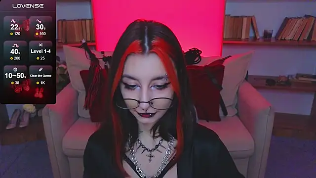 Snapshot of Mistress__Marcelline chatting on November 20, 10:37 am Mistress Marcelline online show from November 20, 10:37 am