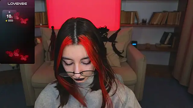 Snapshot of Mistress__Marcelline chatting on November 28, 10:51 am Mistress Marcelline online show from November 28, 10:51 am