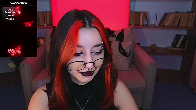 Snapshot of Mistress__Marcelline chatting on December 5, 9:51 am Mistress Marcelline online show from December 5, 9:51 am