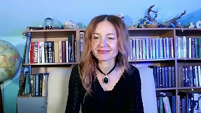 Snapshot of Foxilady357 chatting on October 31, 3:35 pm Foxilady357 online show from October 31, 3:35 pm